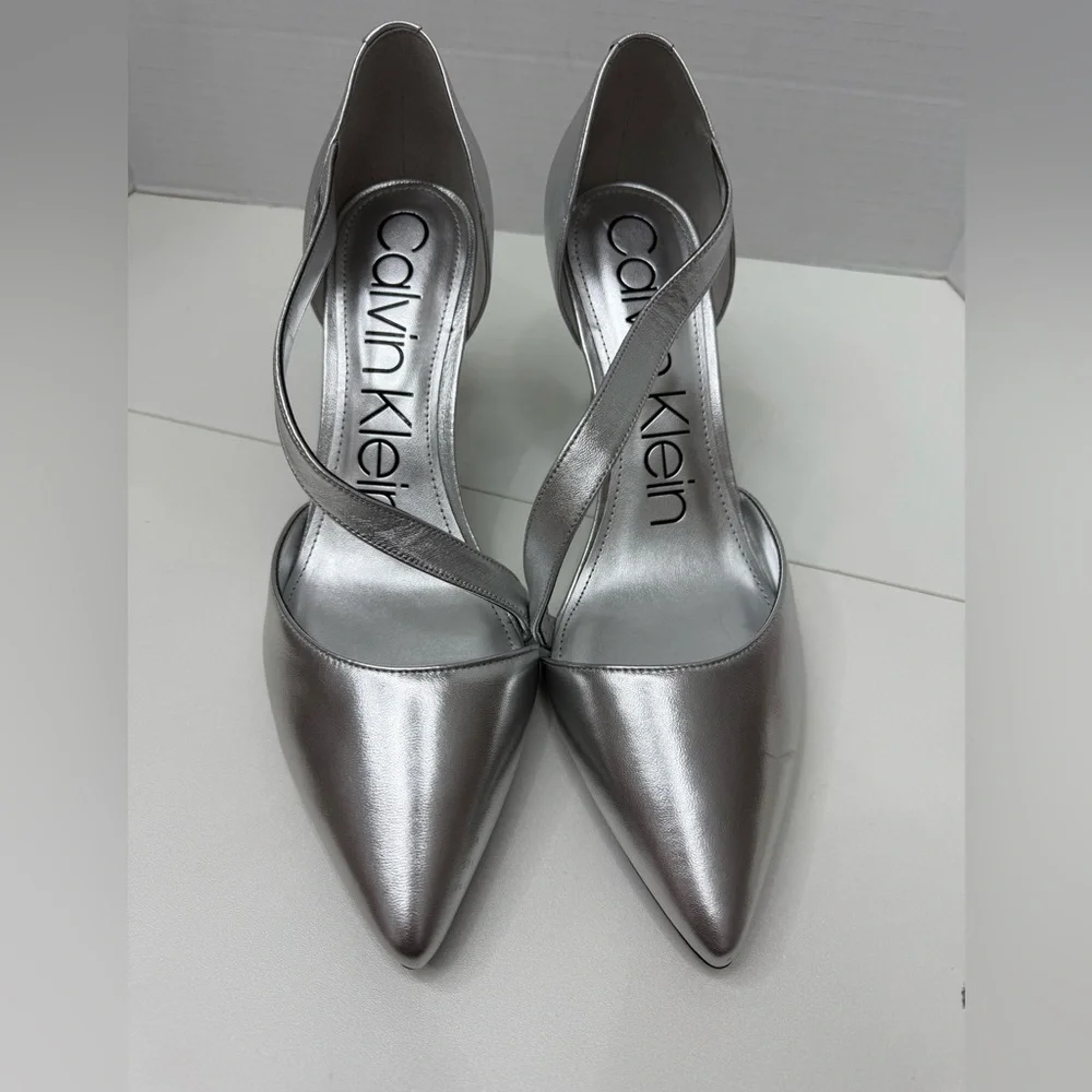 NEW  Calvin Klein Gilisa Asymmetric Strap Pumps in silver leather size 10M